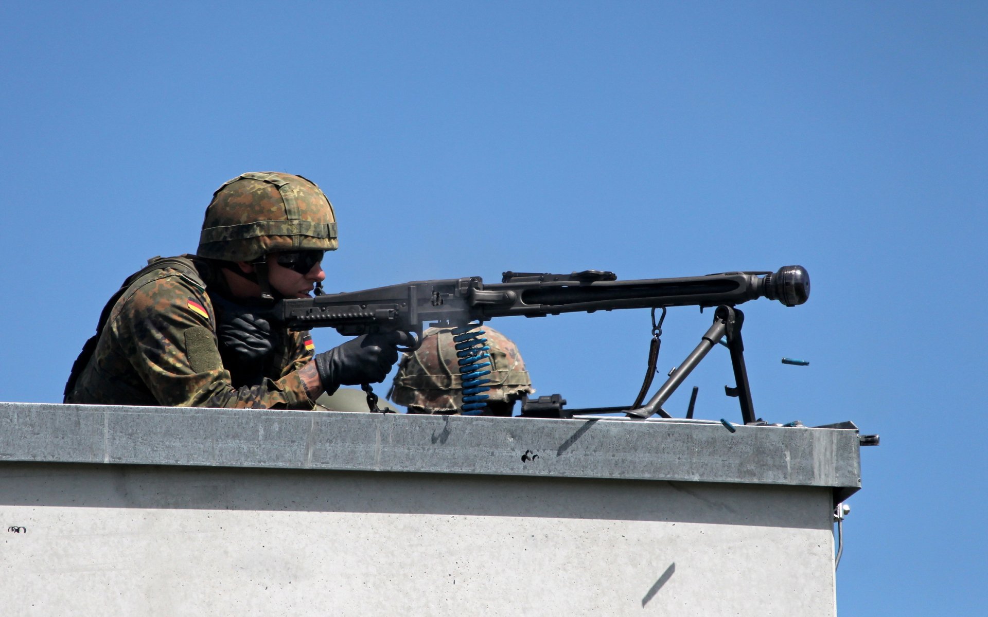 soldado armas disparos