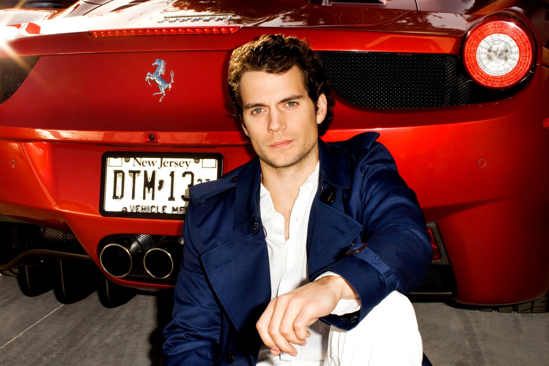 henry cavill männlich schauspieler auto rot ferrari 458 spider