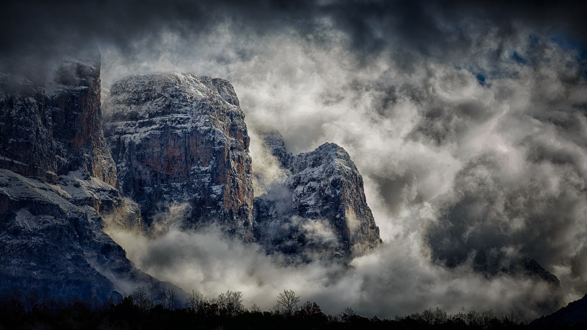 roccia paesaggio montagne nuvole nebbia neve