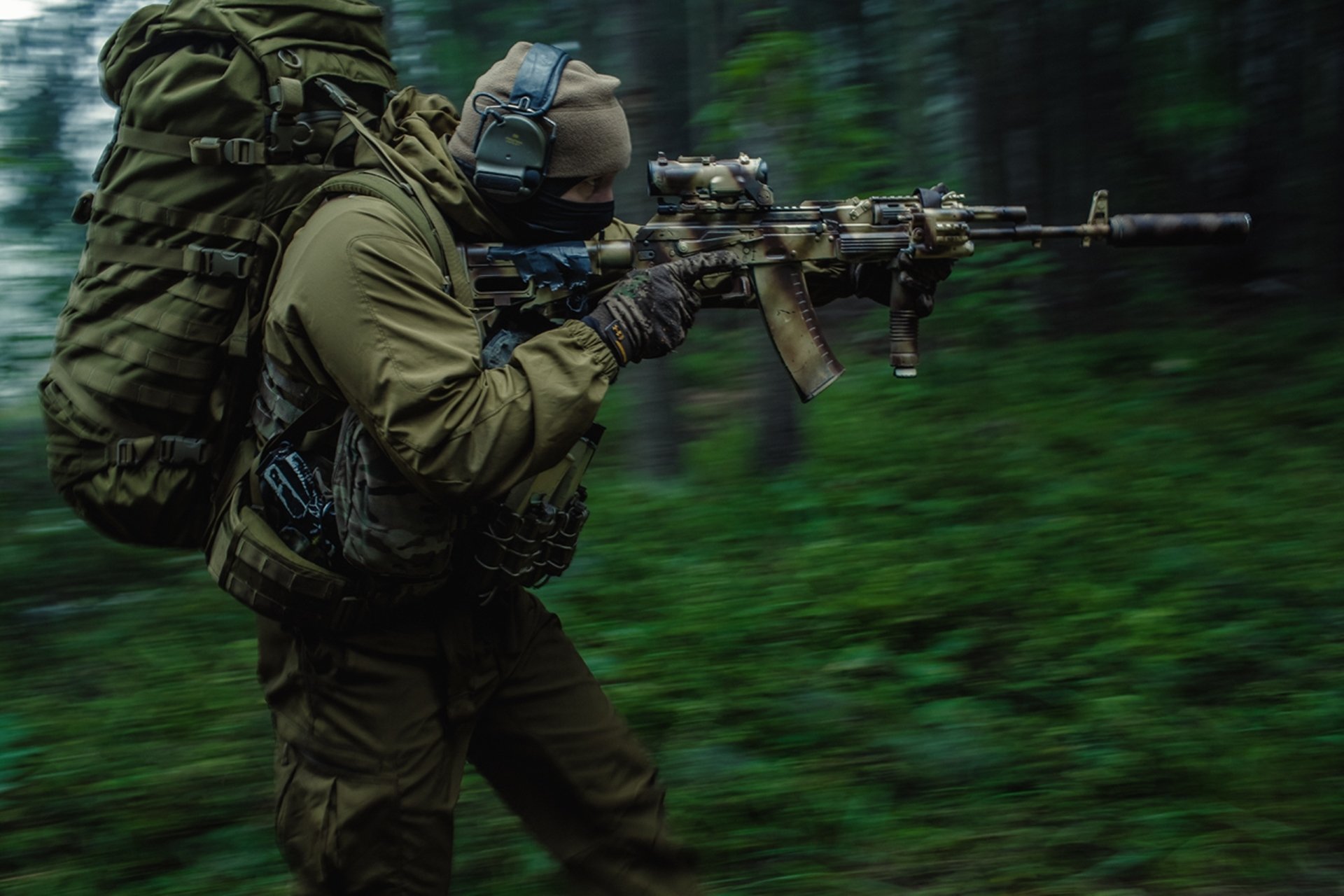 ak-74m infanterist schütze wald rucksack