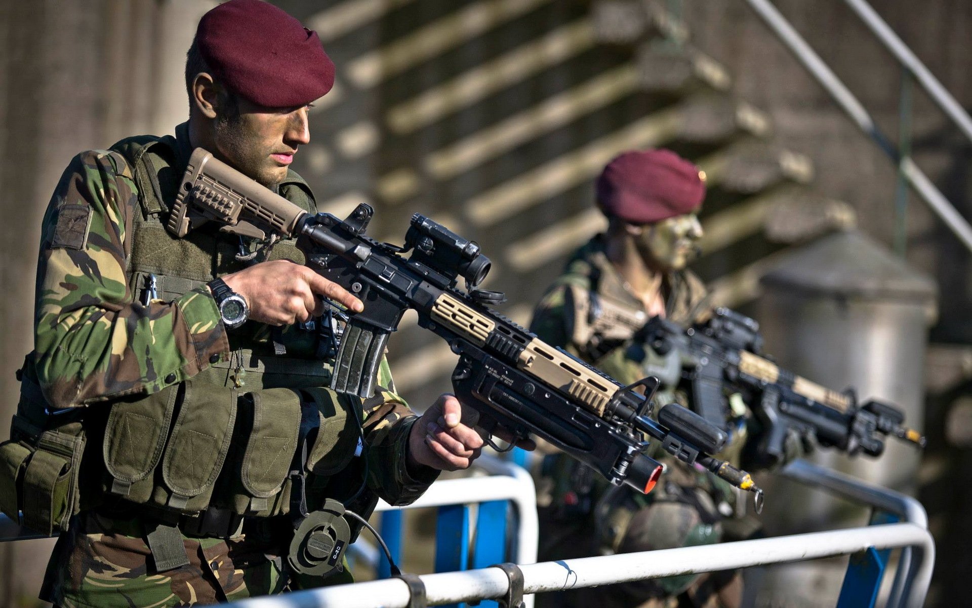 niederländische königliche armee soldaten waffen