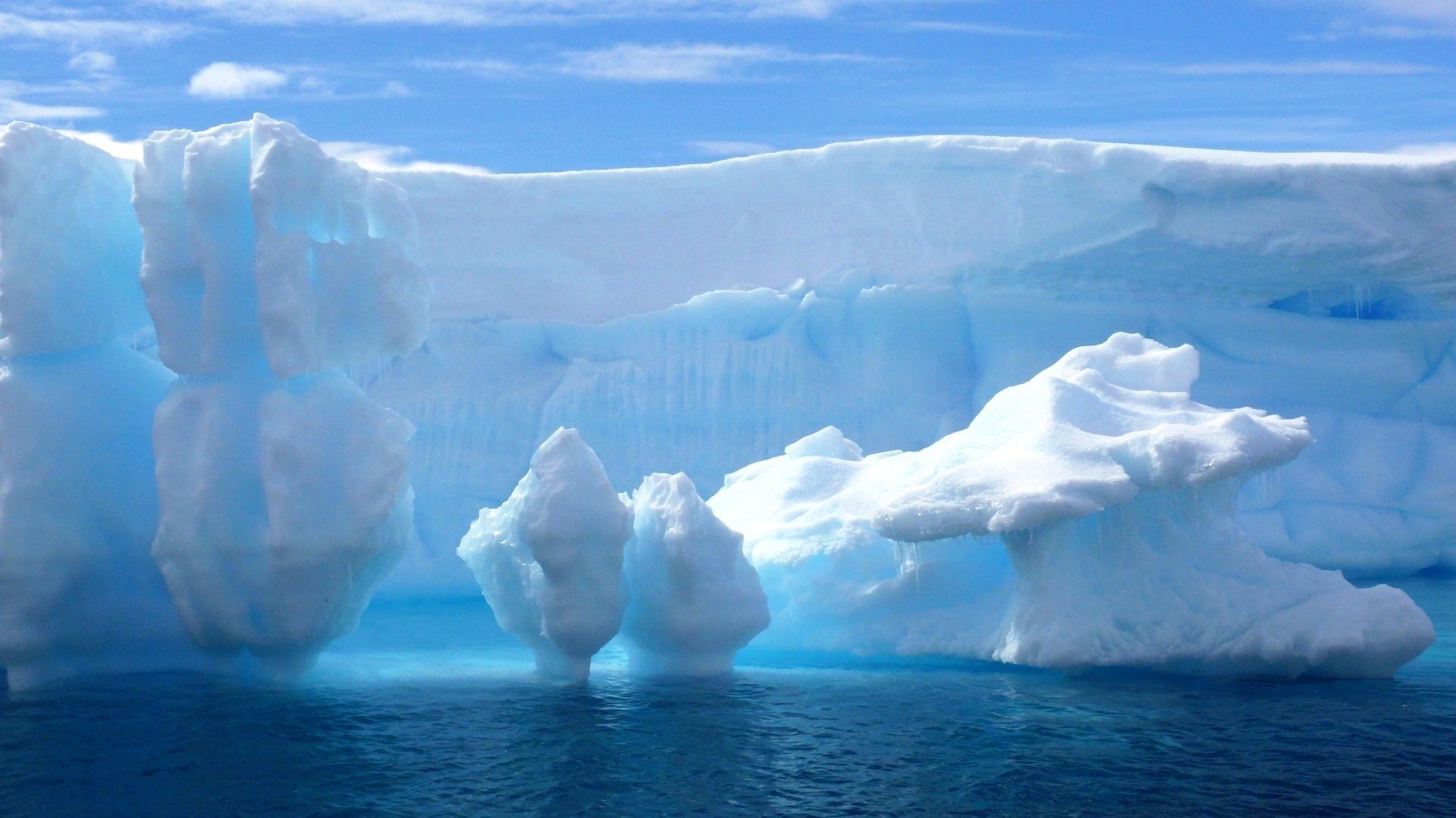 iceberg neige océan bleu ciel