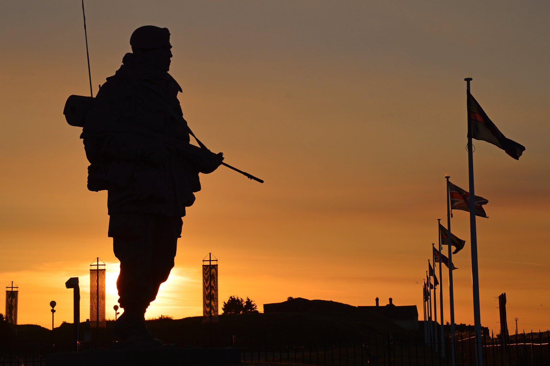 sol puesta de sol silueta comando soldado armas equipo real infantería de marina británica