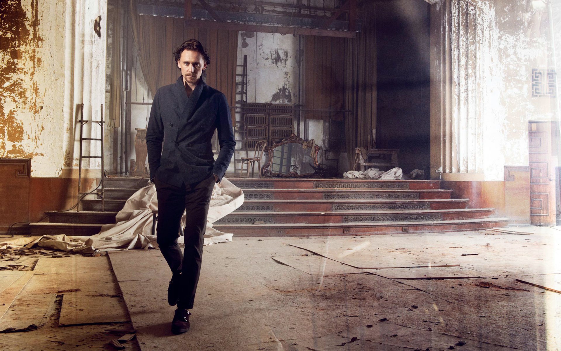 hiddleston tom hiddleston hombre chaqueta actor escena abandonado