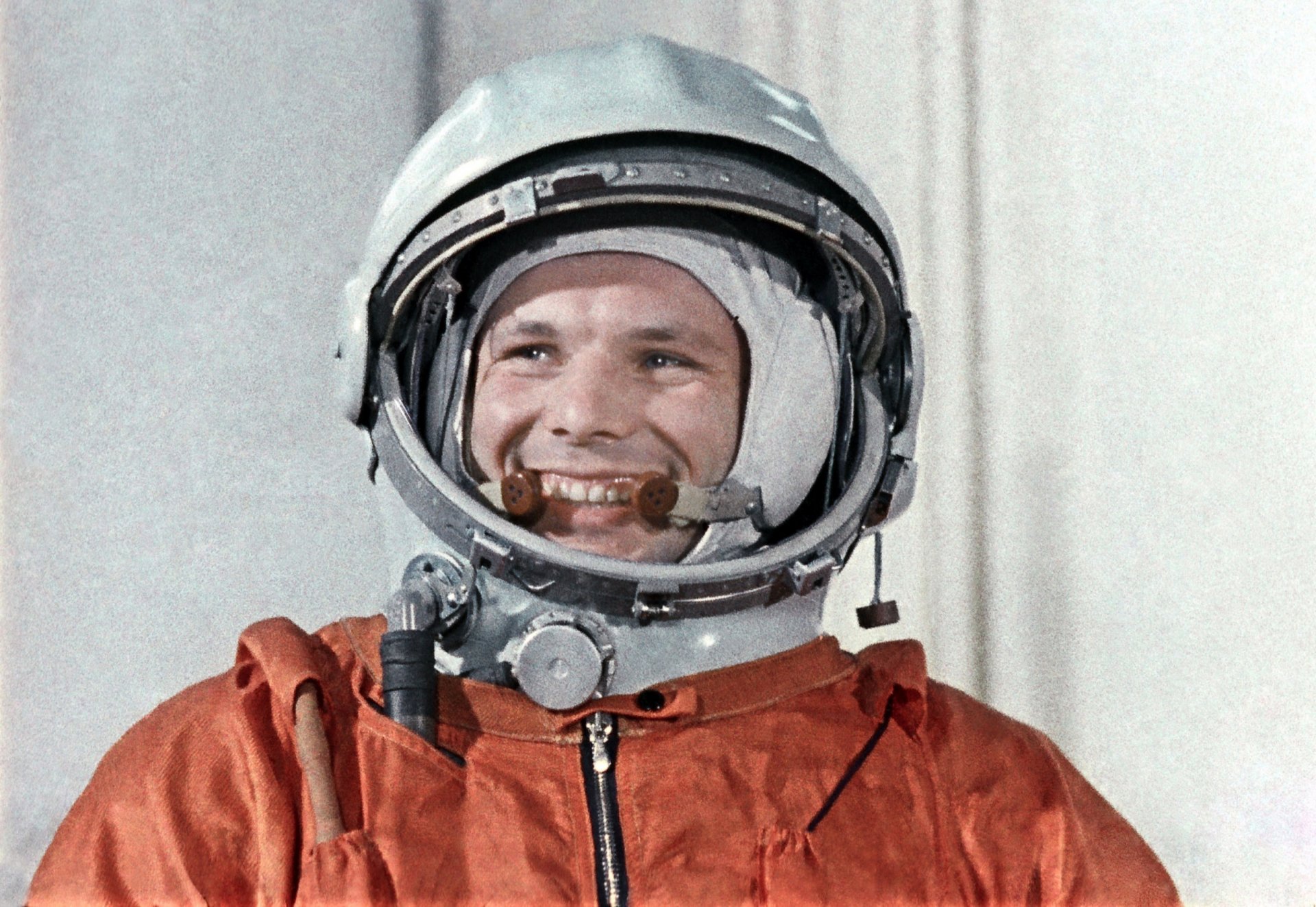 yuri gagarin cosmonauta leyenda héroe sonrisa traje espacial