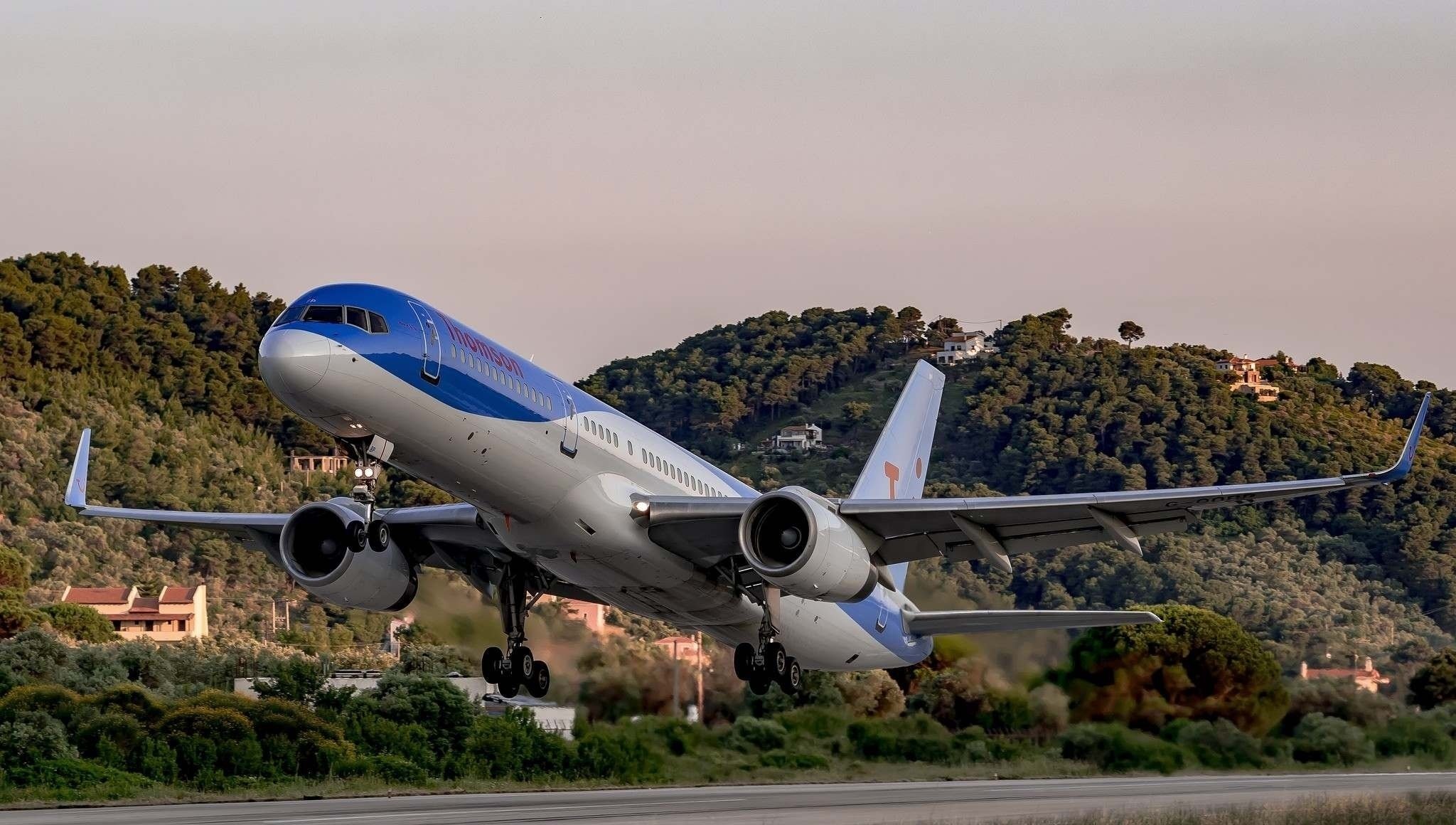 decollo aereo potenza montagne