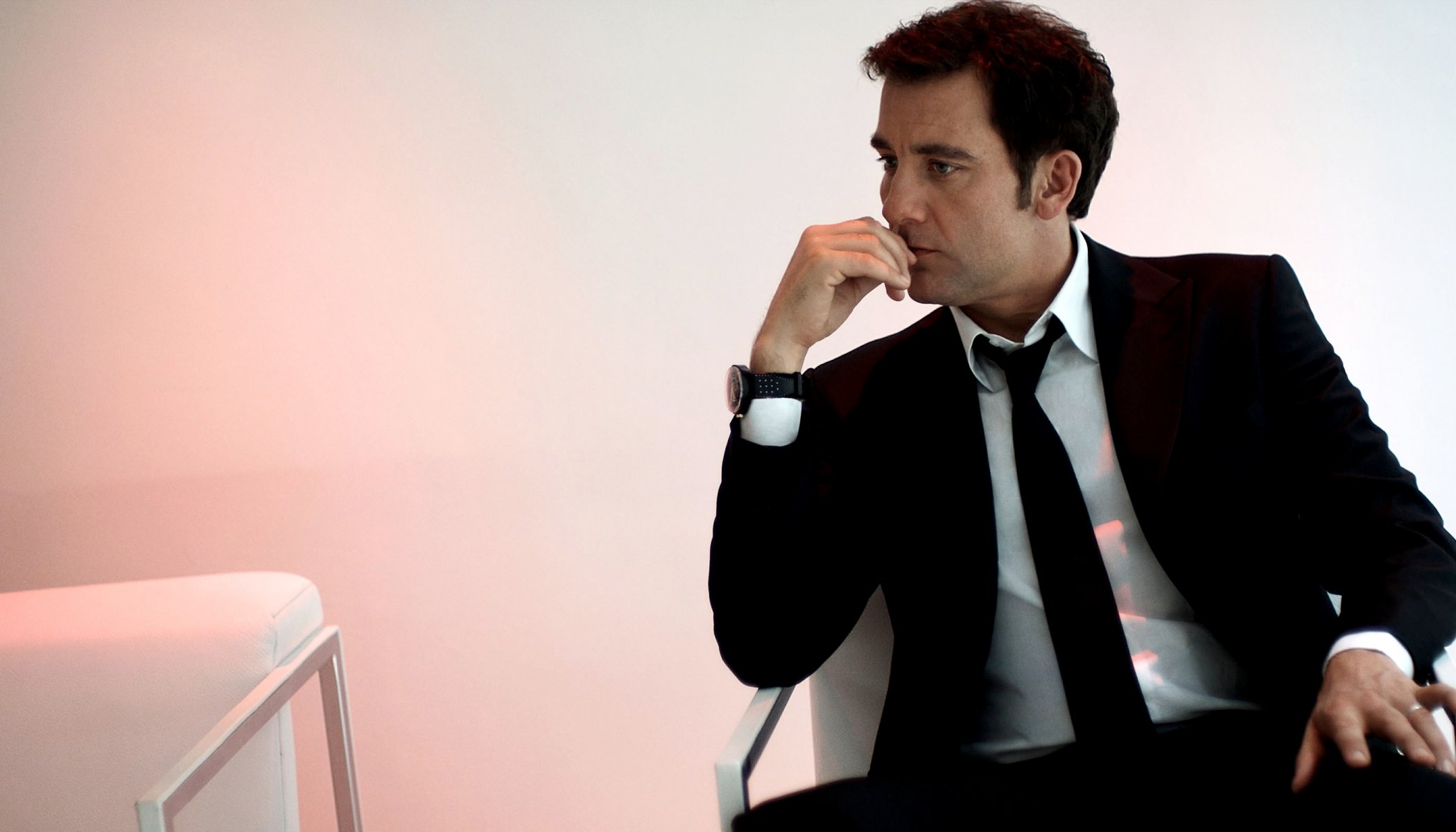 clive owen mężczyzna aktor producent kostium zegarek wygląd