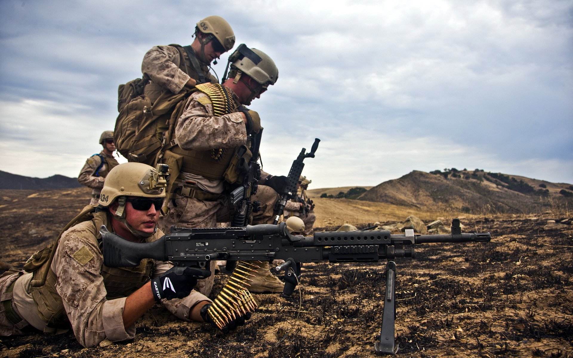 corpo dei marines degli stati uniti soldati armi