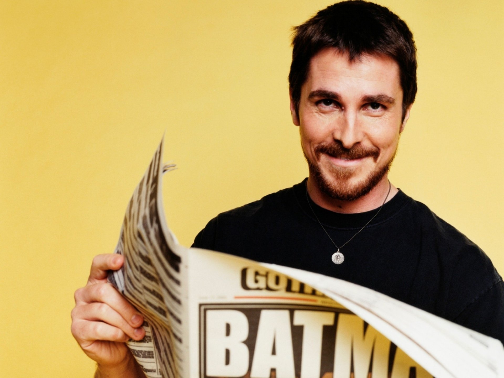 batman christian bale zeitung gelber hintergrund zeitung schauspieler