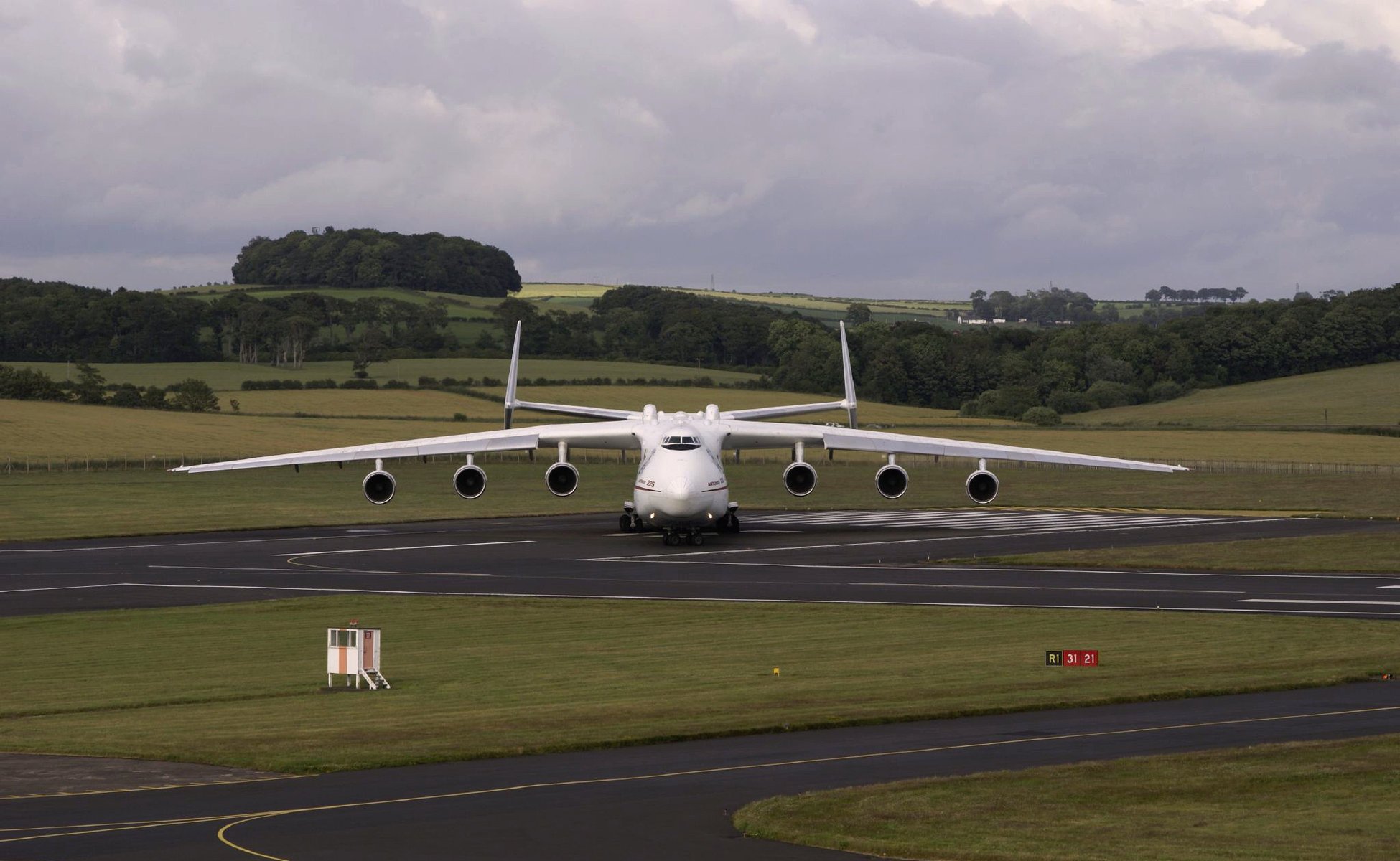 antonow samolot towarowy an an-225 mrija