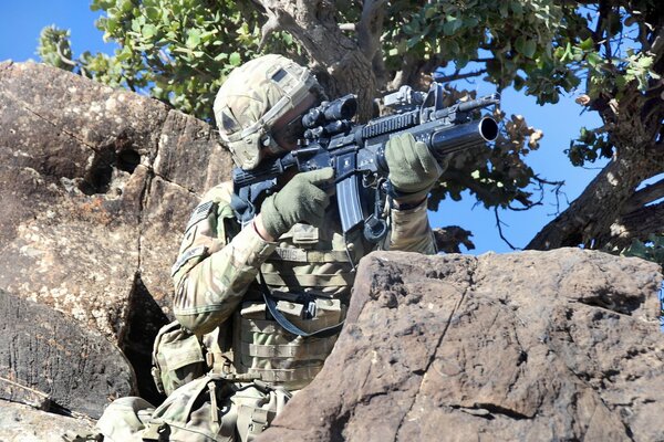 Soldado del ejército de los Estados Unidos con armas