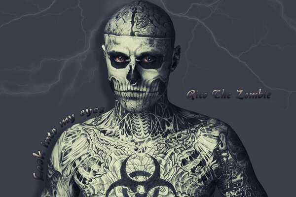 Zombie homme tout en tatouages et sans eau