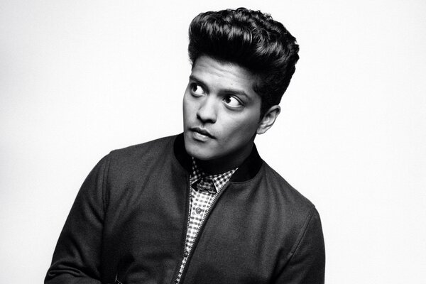 Bruno Mars foto in bianco e nero