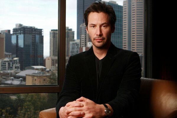 Keanu Reeves folded his hands