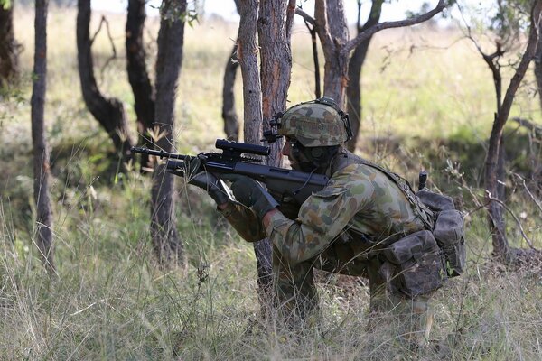 Uzbrojony żołnierz Armii Australijskiej