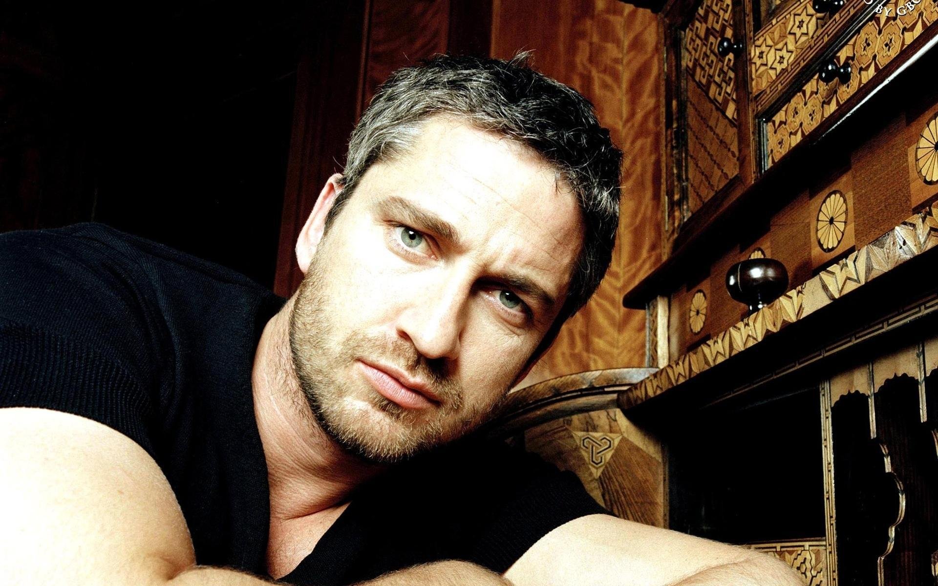 gerard butler men actor face view unshaven