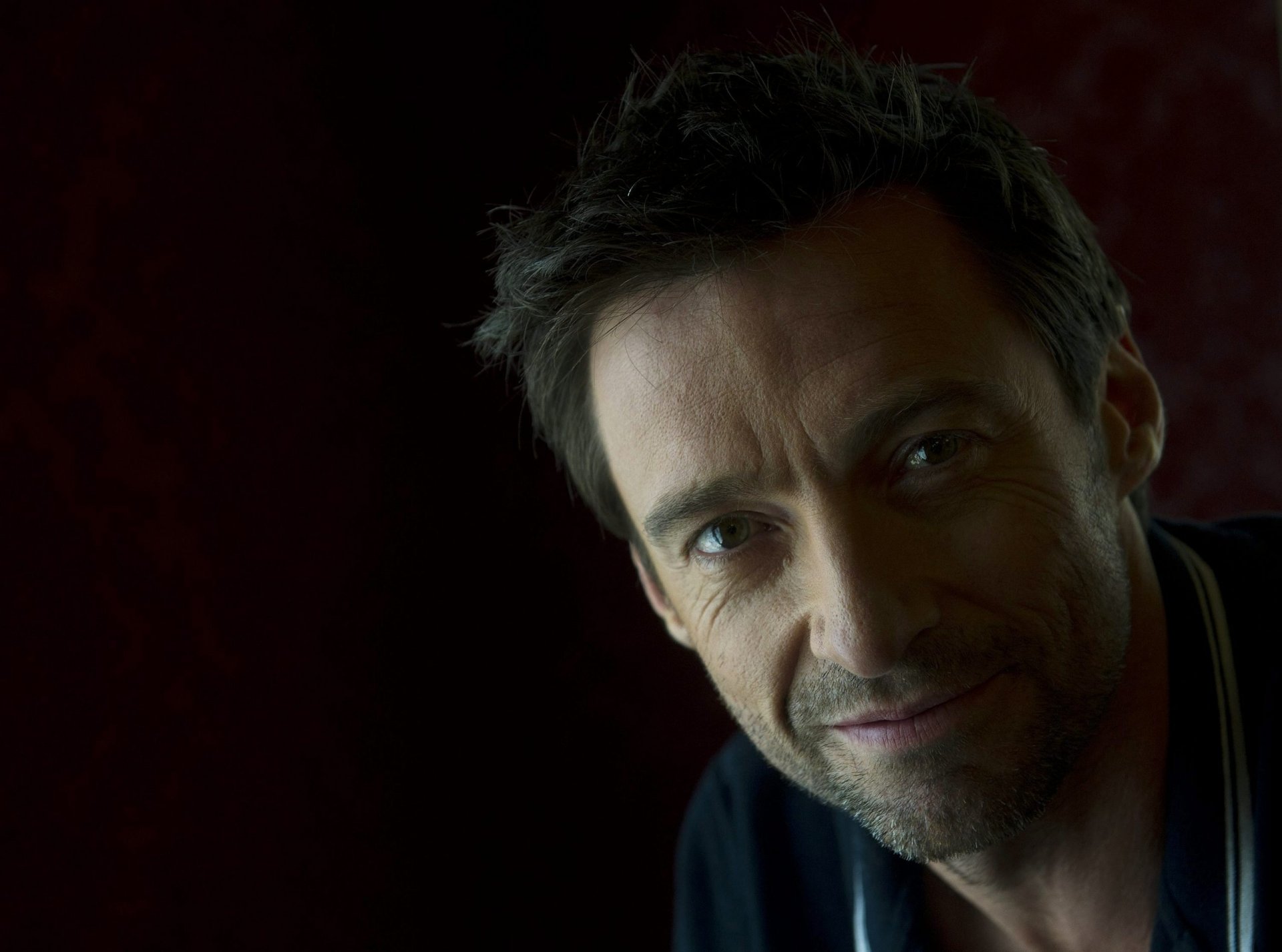 homme acteur hugh jackman visage fond noir