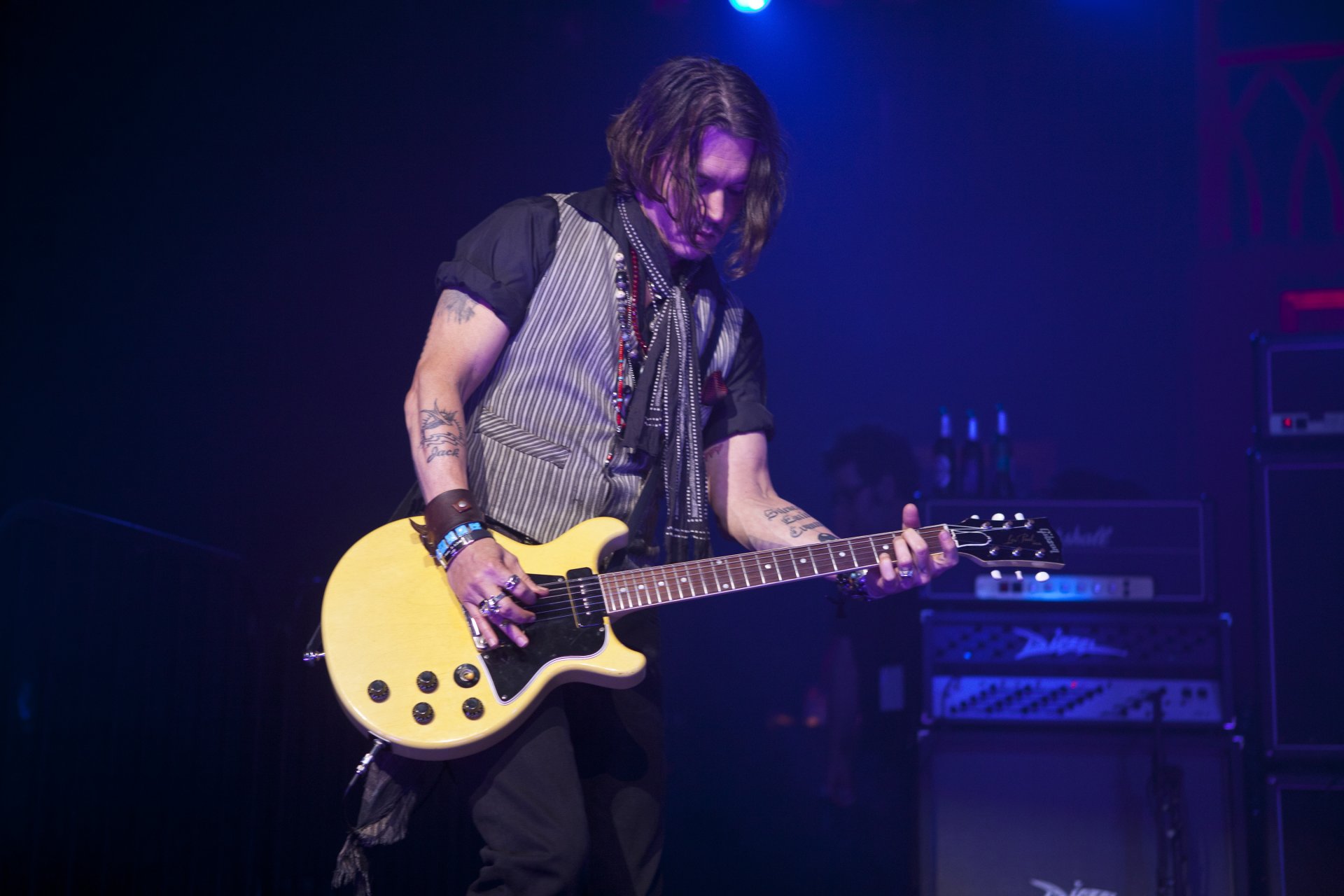 johnny depp gibson guitare concert