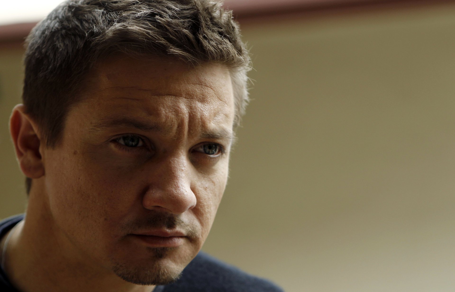 jeremy renner actor foto fondo de pantalla retrato