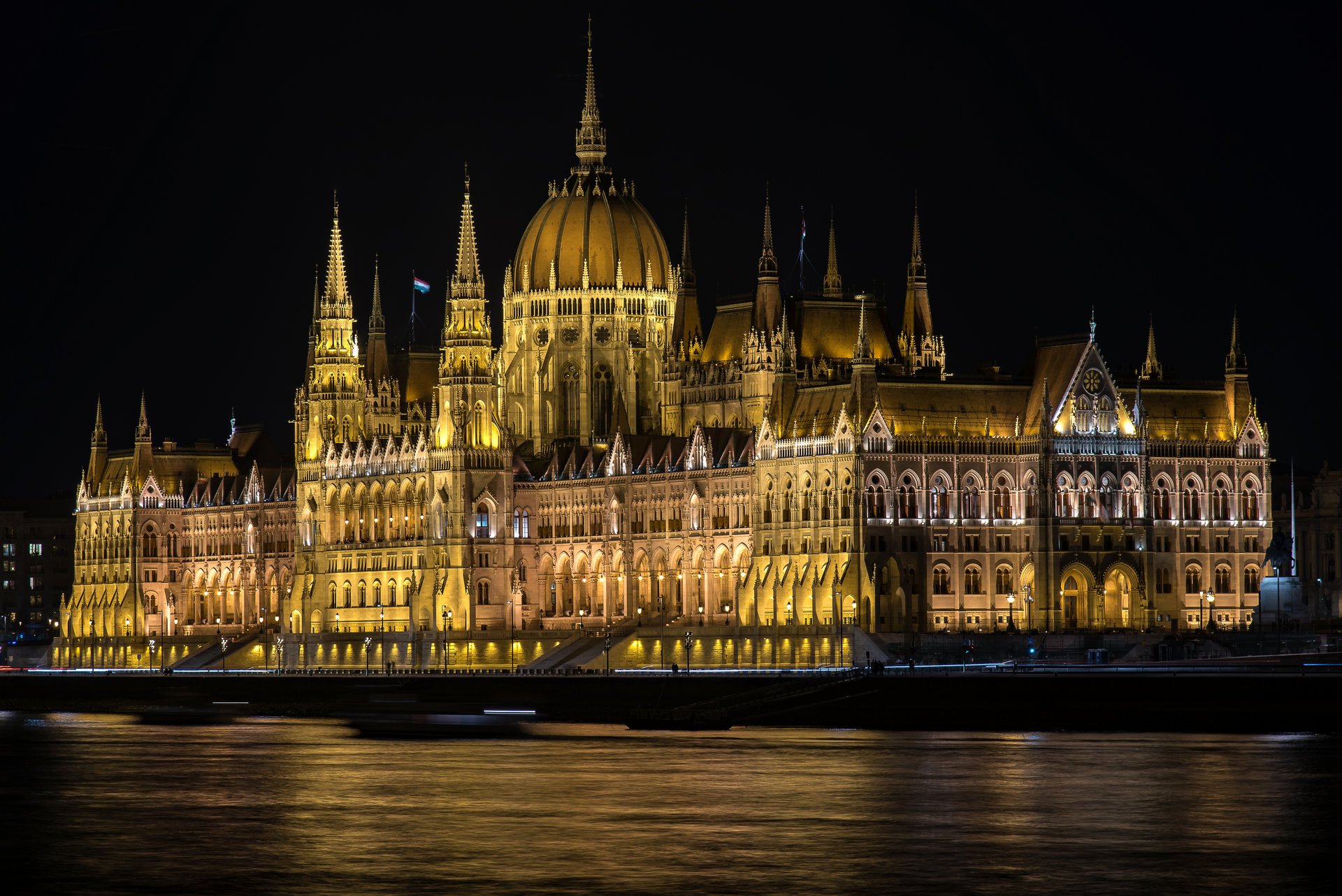 ungheria parlamento ungherese budapest case fiume notte città