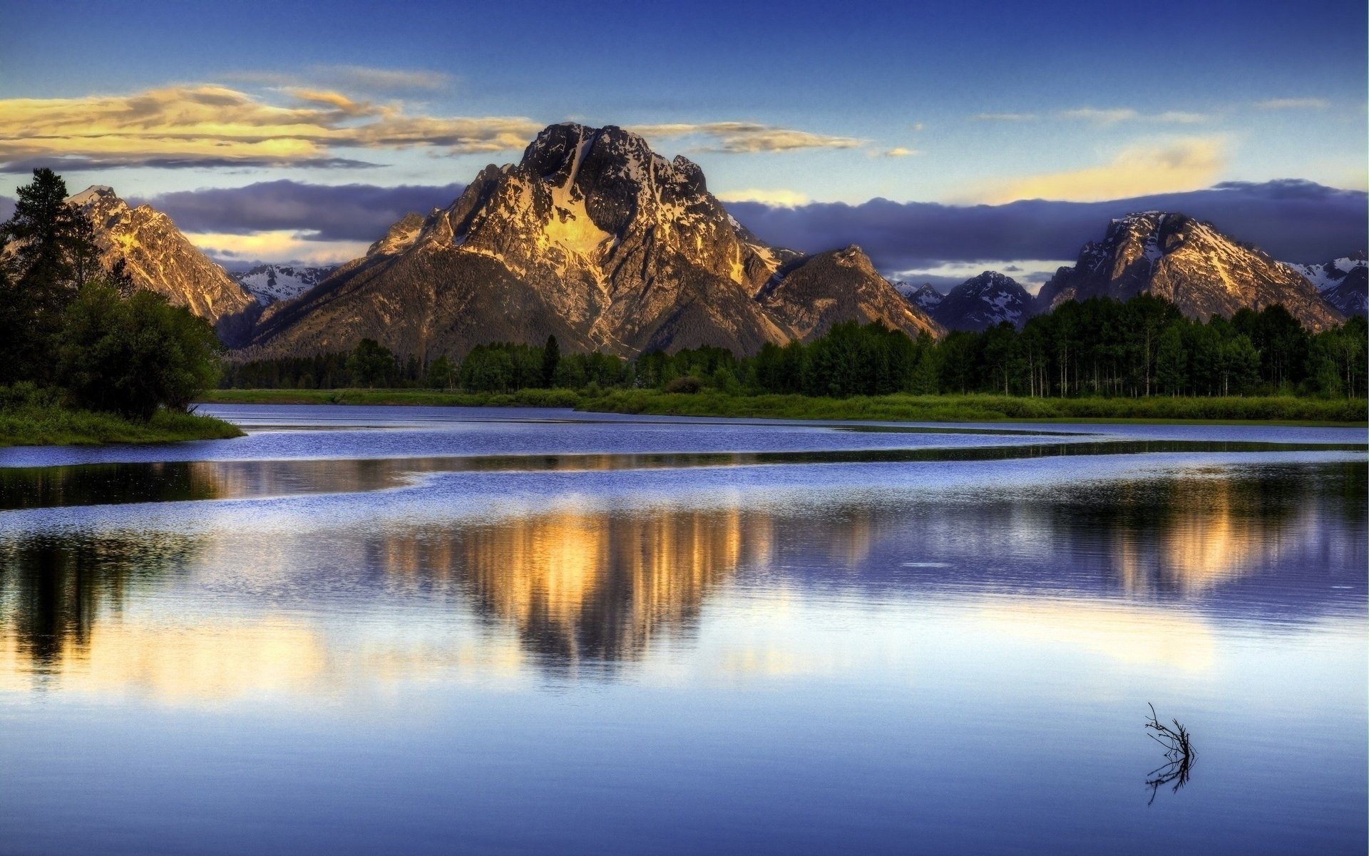 mountains lake reflection ruffle cloud