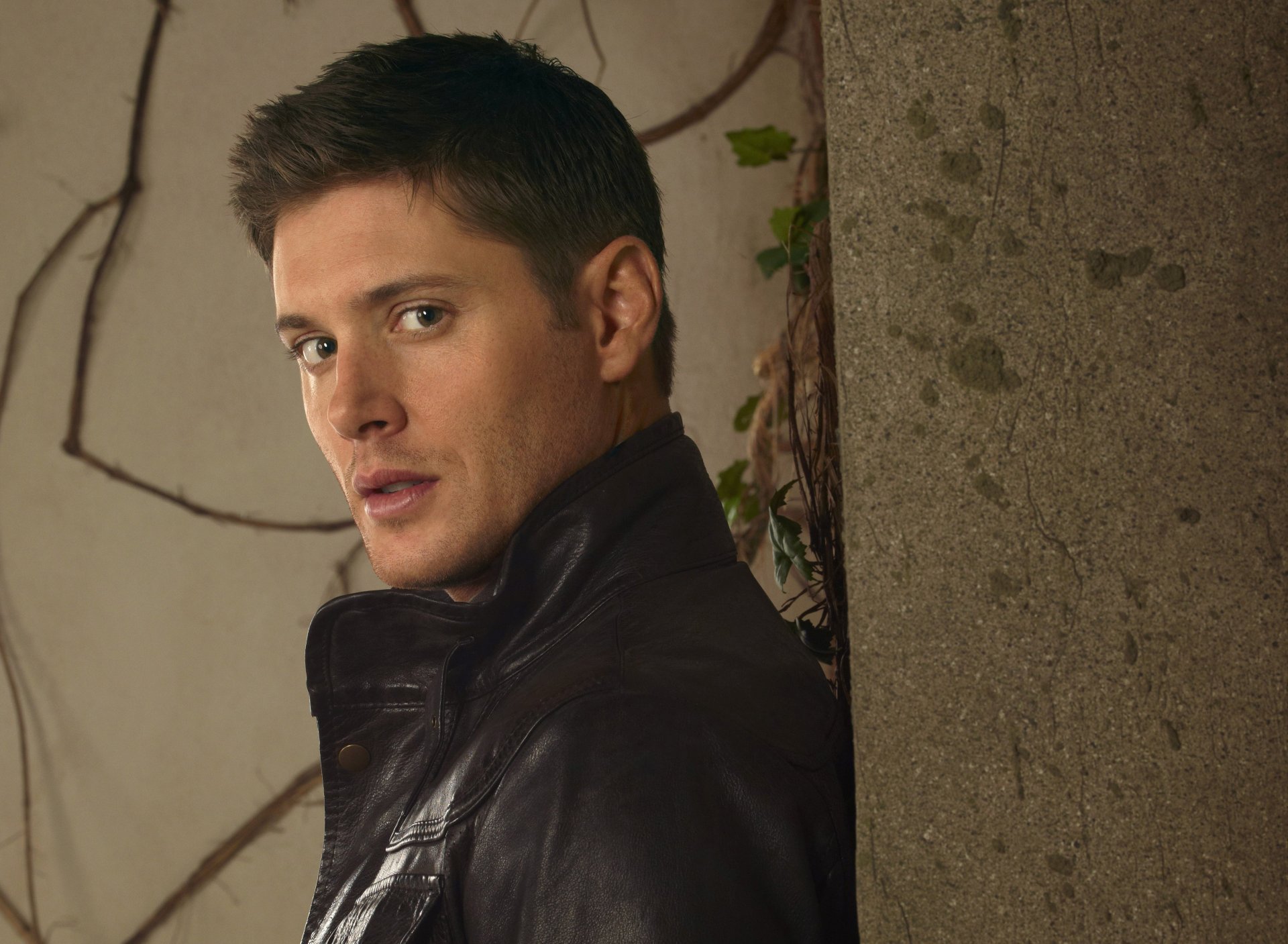 jensen jensen eccles übernatürlich schauspieler männlich tv-serie dean winchester wand jacke