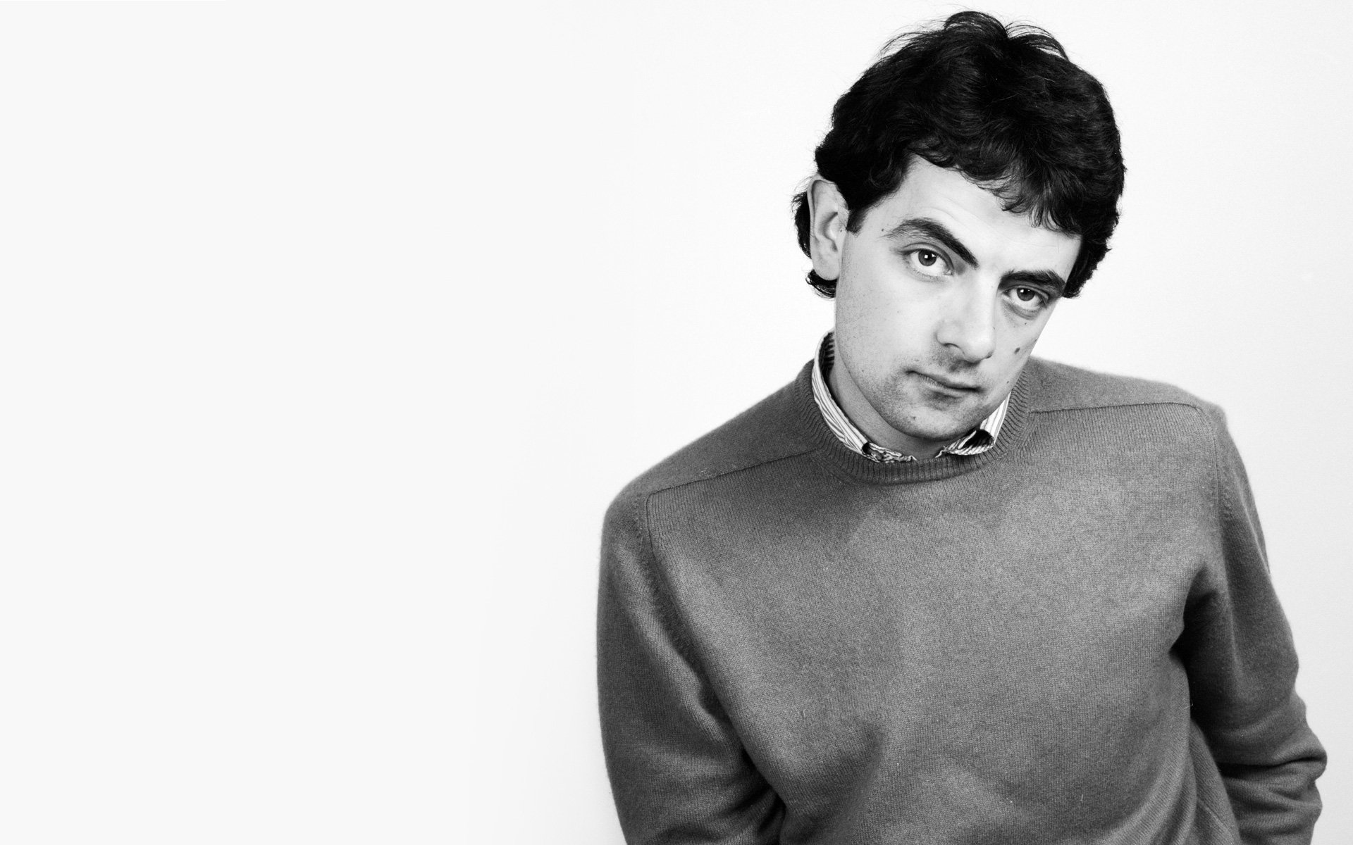 rowan atkinson rowan atkinson comédien noir et blanc look jeunesse