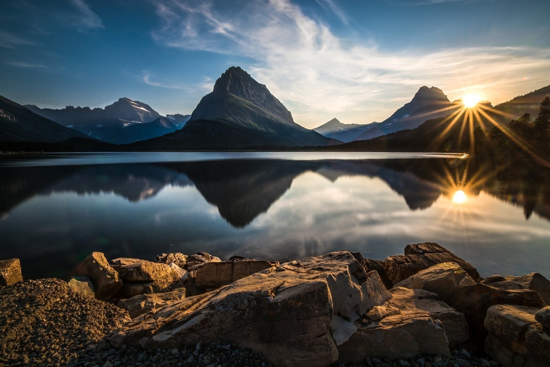 montañas lago reflexión naturaleza paisaje