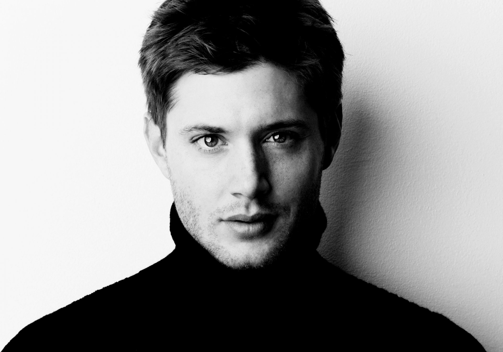 jensen jensen ackles actor face supernatural tv series dean winchester black and white background