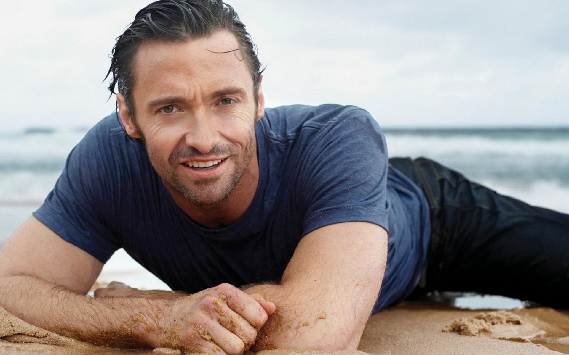 hugh jackman actor hombre chico playa arena verano sol mar vacaciones sonrisa mirada