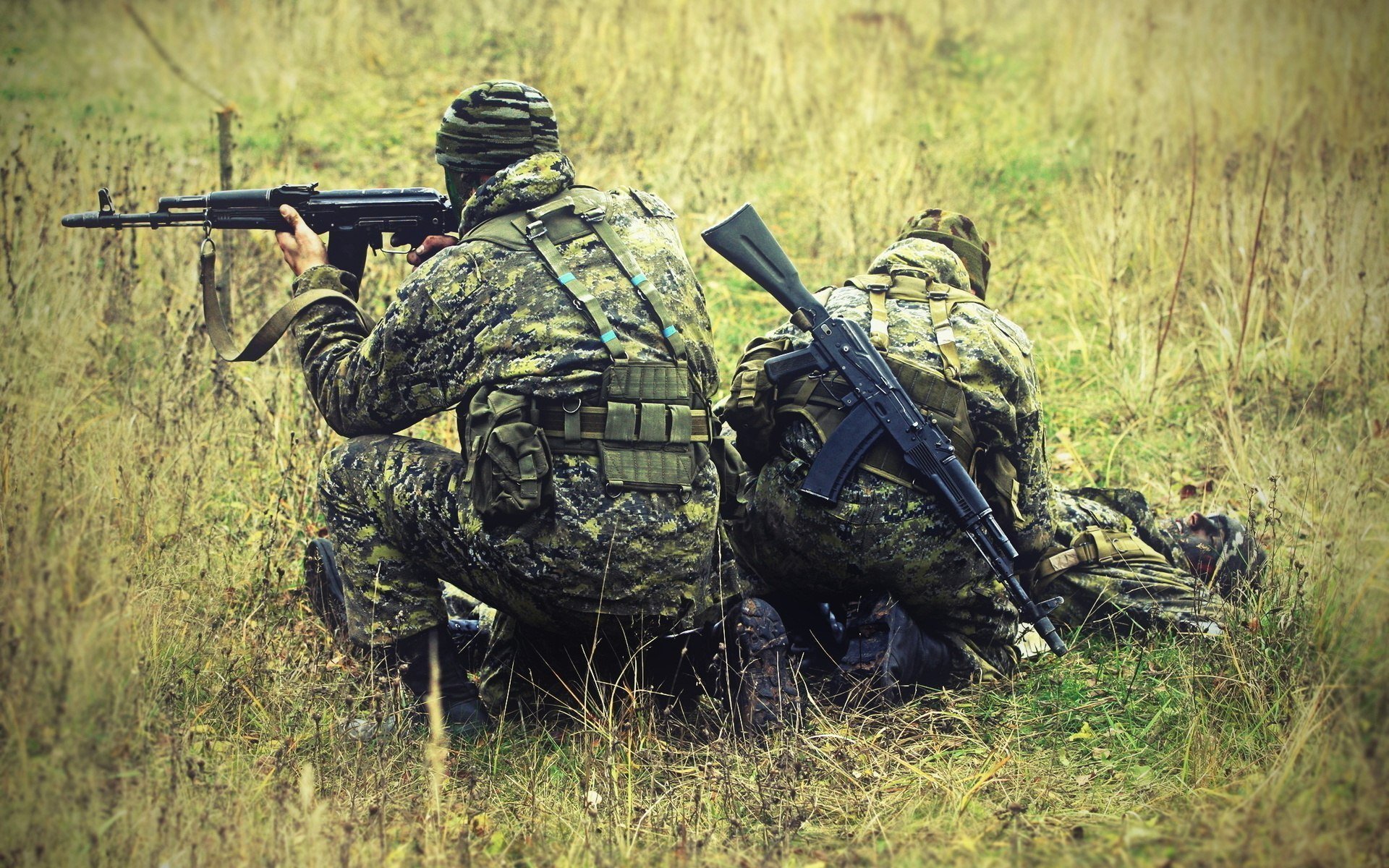 soldats armes ak-74m forces spéciales russie