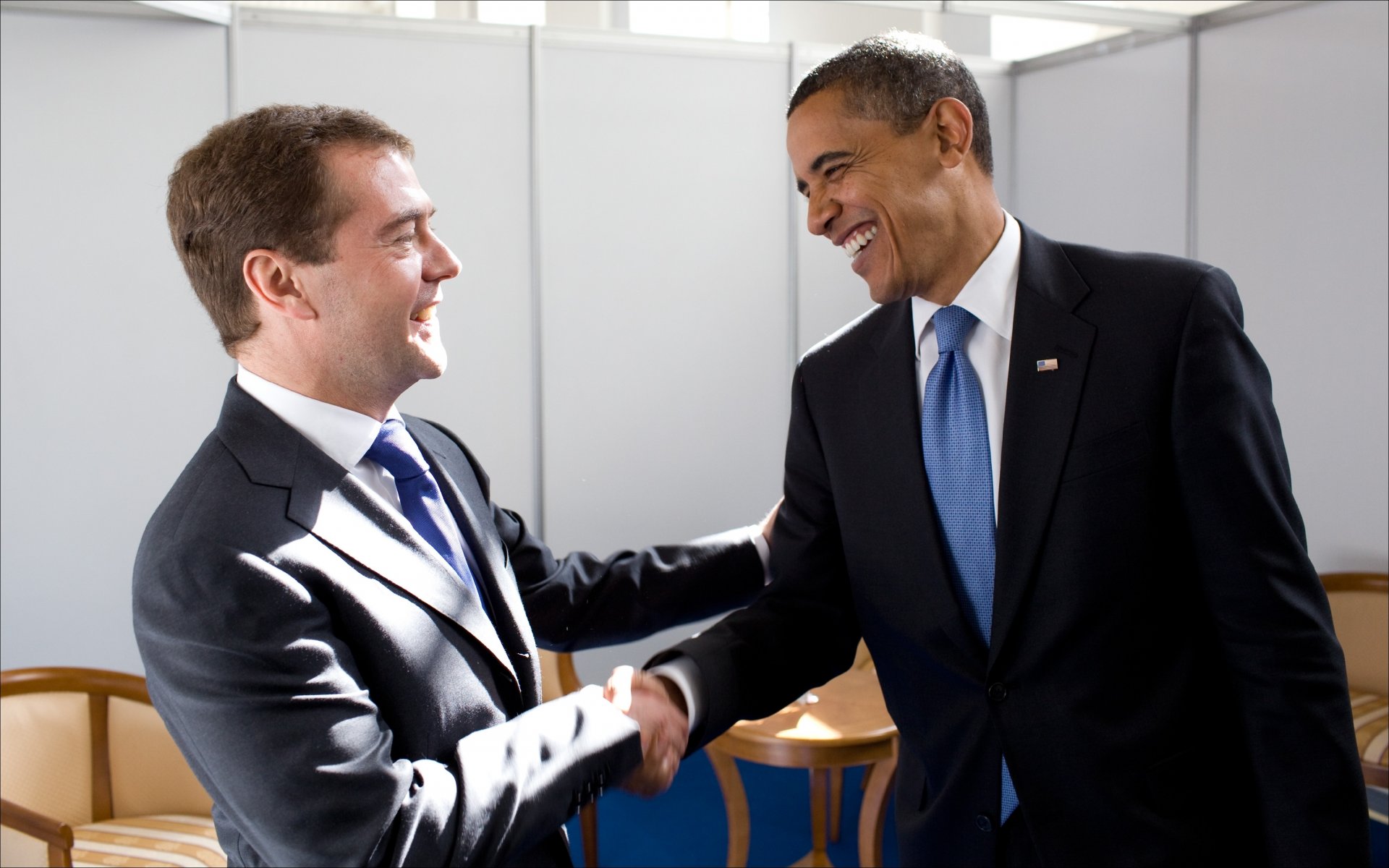 amistad amigos apretón de manos sonrisa presidentes medvedev barack obama reunión moscú 2009