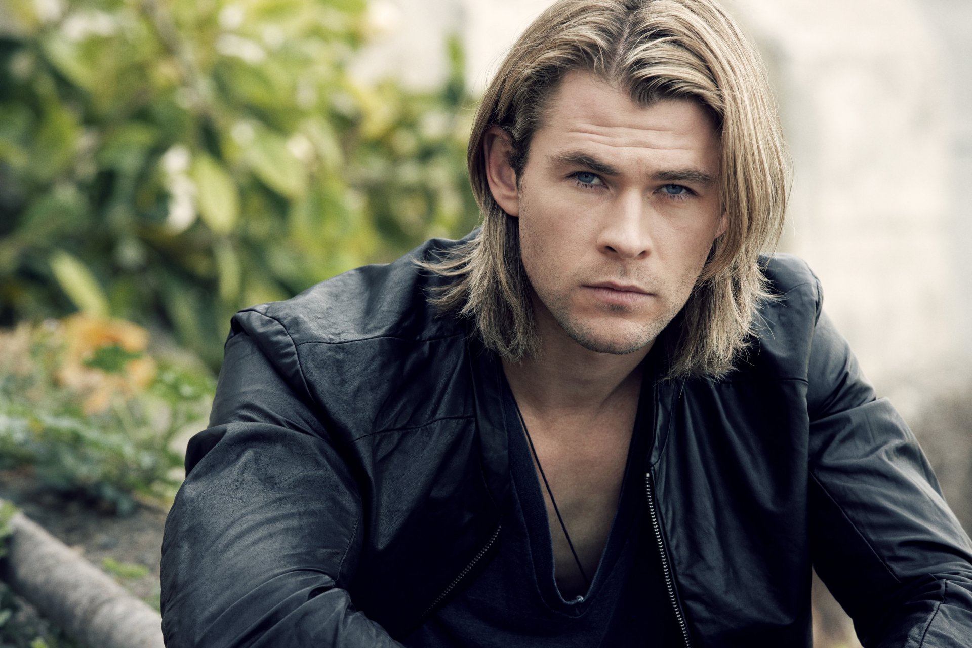 chris hemsworth actor hombre chaqueta negro