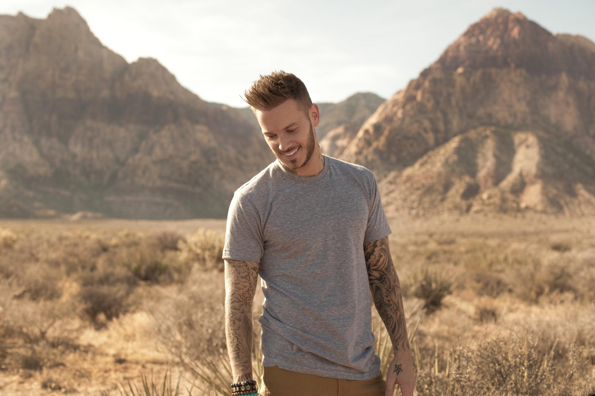 matt pokora francese cantante sorriso rnb à la poursuite du bonaire