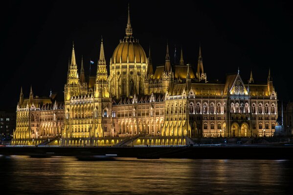 Nacht ungarisches Budapest