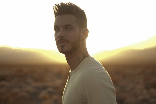 Sänger Matt Pokora am Horizont