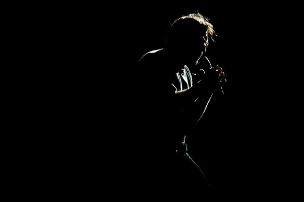 Silhouette de Yuri Shevchuk au concert