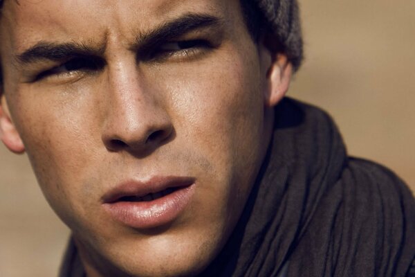 Actor Mario Casas in the desert looks into the distance