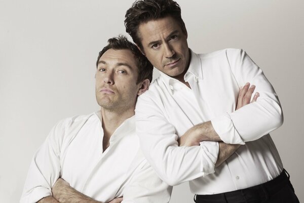 Actores Robert Downey Jr. y Jude Law en blanco