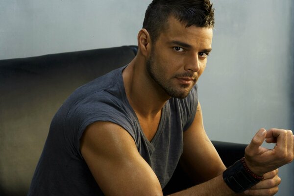 Le beau chanteur Ricky Martin