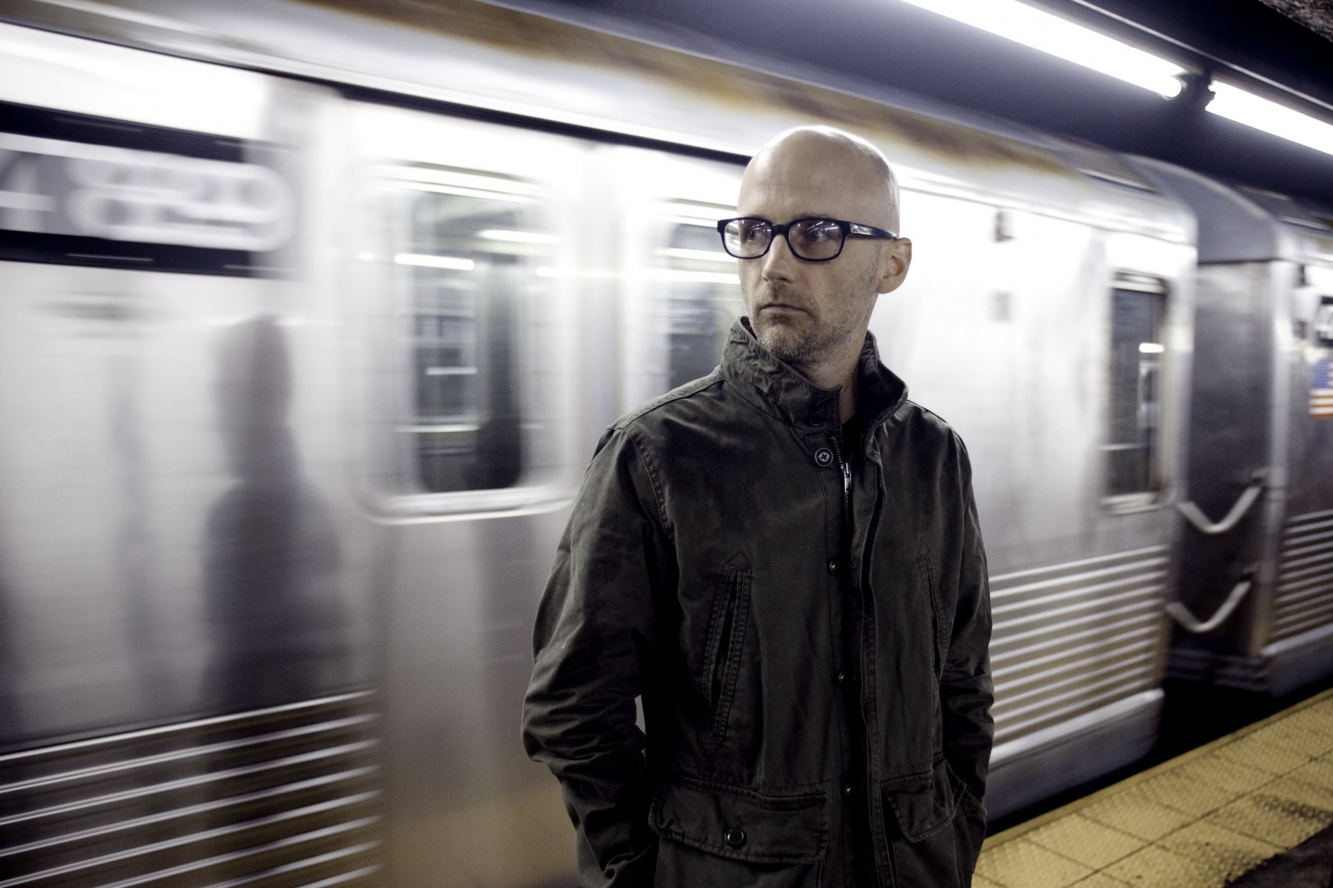 moby détruit métro musicien