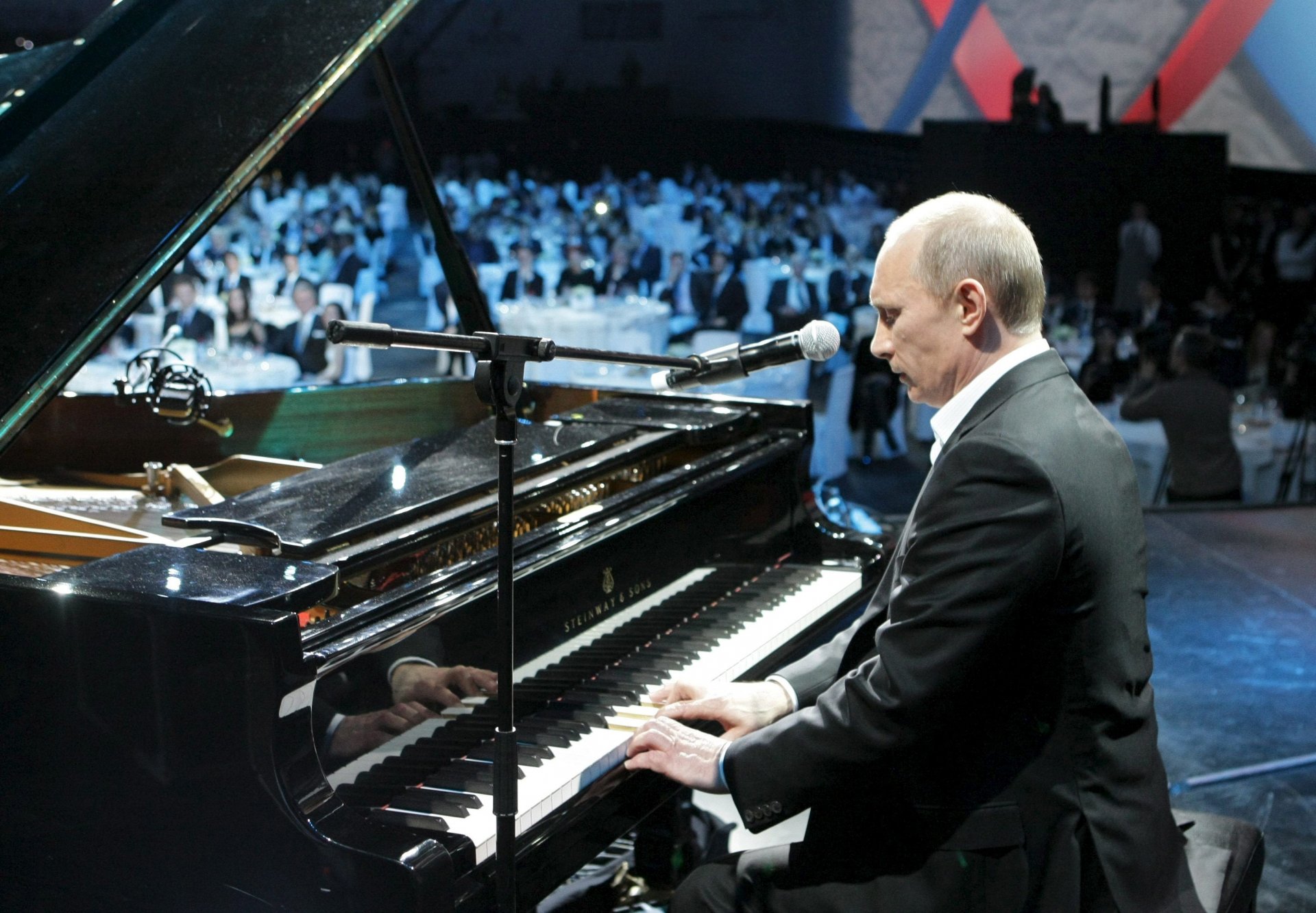 vladimir putin russian president prime minister of russia music piano plays microphone wallpaper