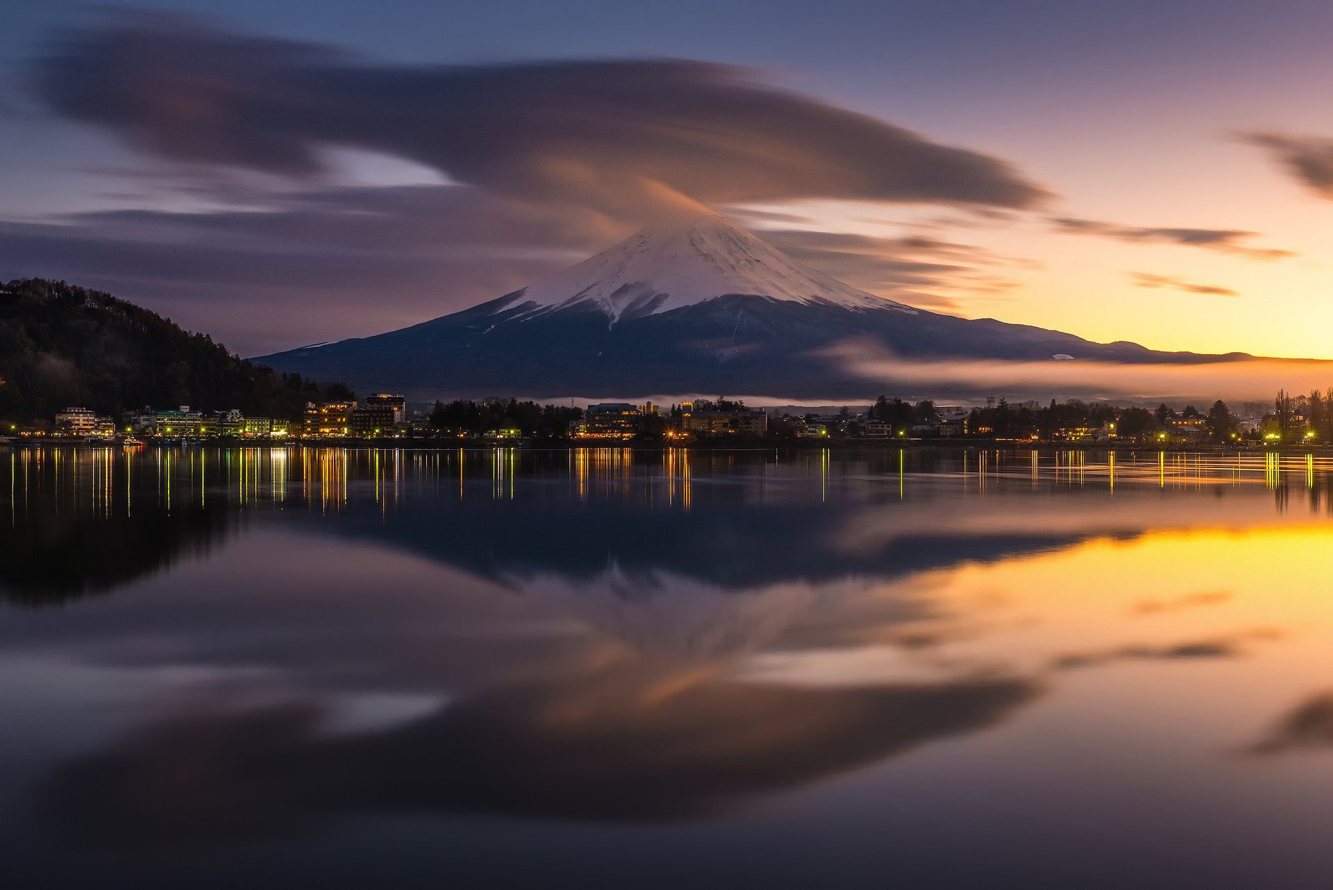 honshu-insel stratovulkan japan berg fujiyama abend stadt lichter reflexionen vulkan