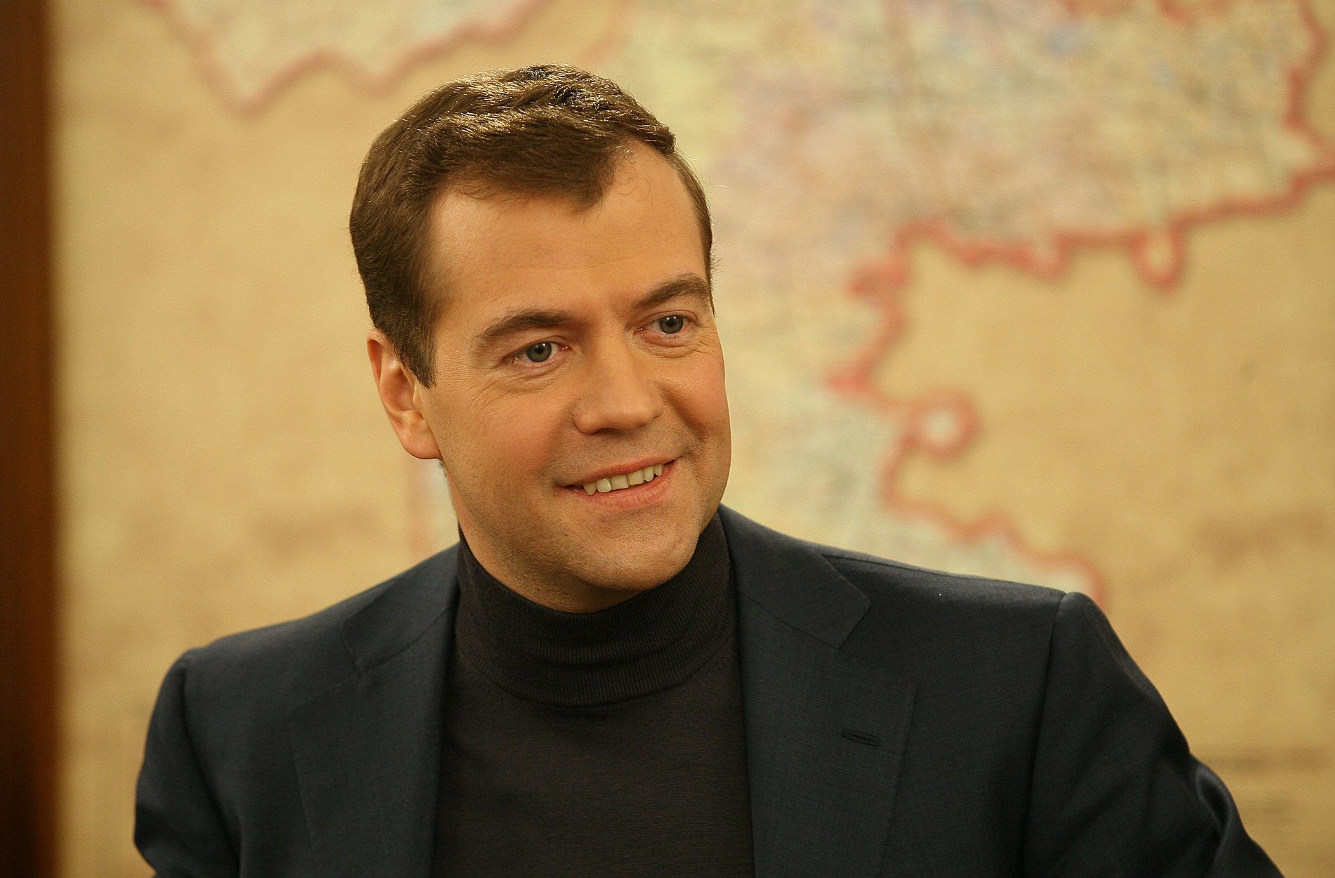 dmitry anatolyevich medvedev président sourire