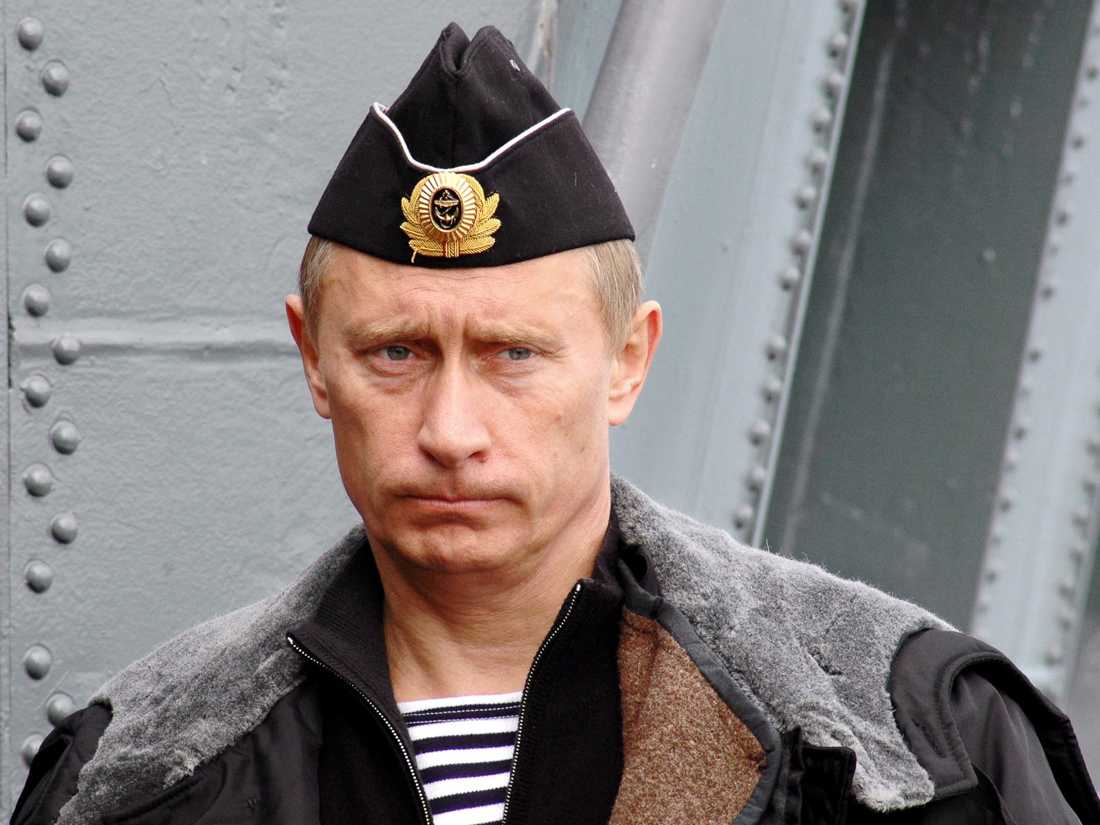 vladimir putin military uniform