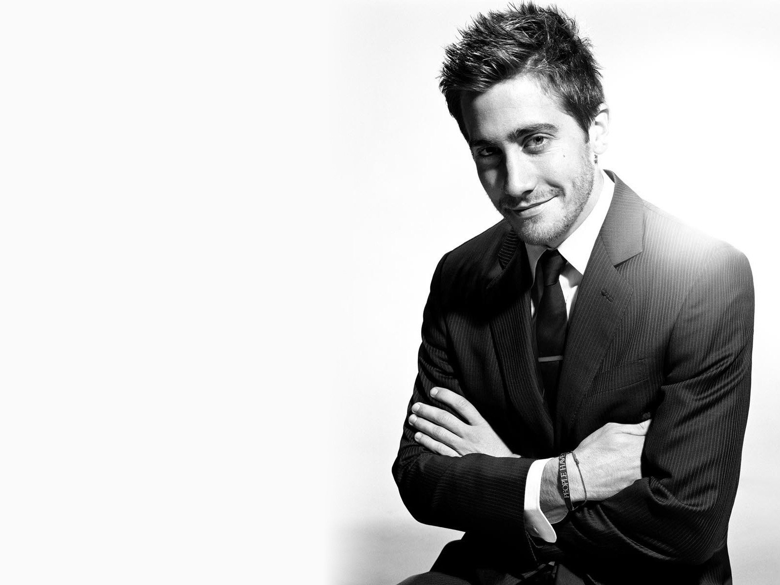 jake gyllenhaal actor blanco y negro