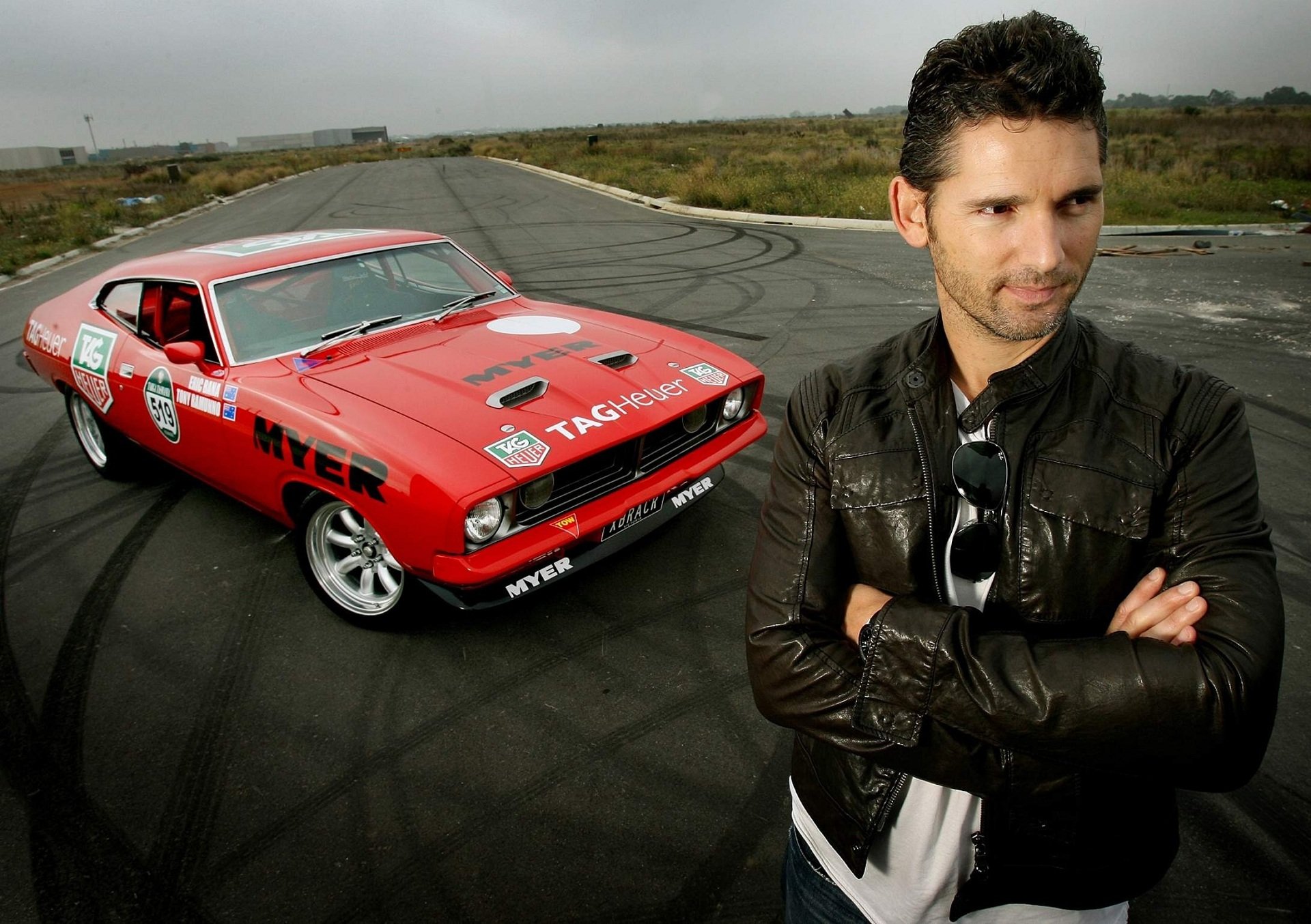 eric bana coche coche ford falcon rojo tag heuer