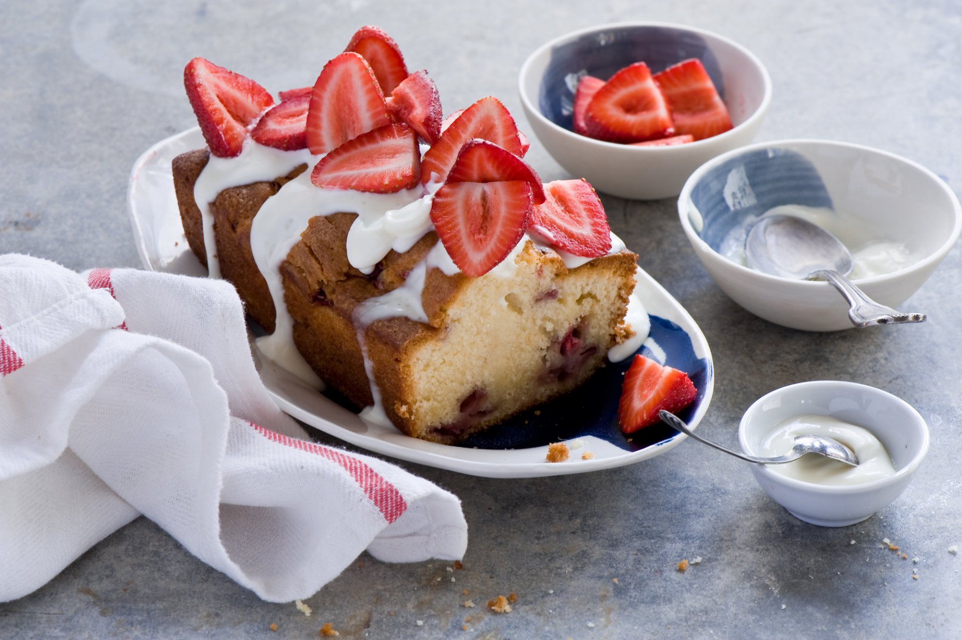 cake strawberry berries towel