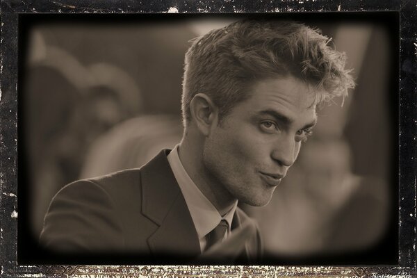 Portrait of Pattinson lips tube