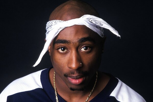 Foto von Tupac Shakur im Bandana